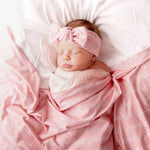 couverture bébé imprimée personnalisable nom oreiller chapeau rose bleu violet moderne