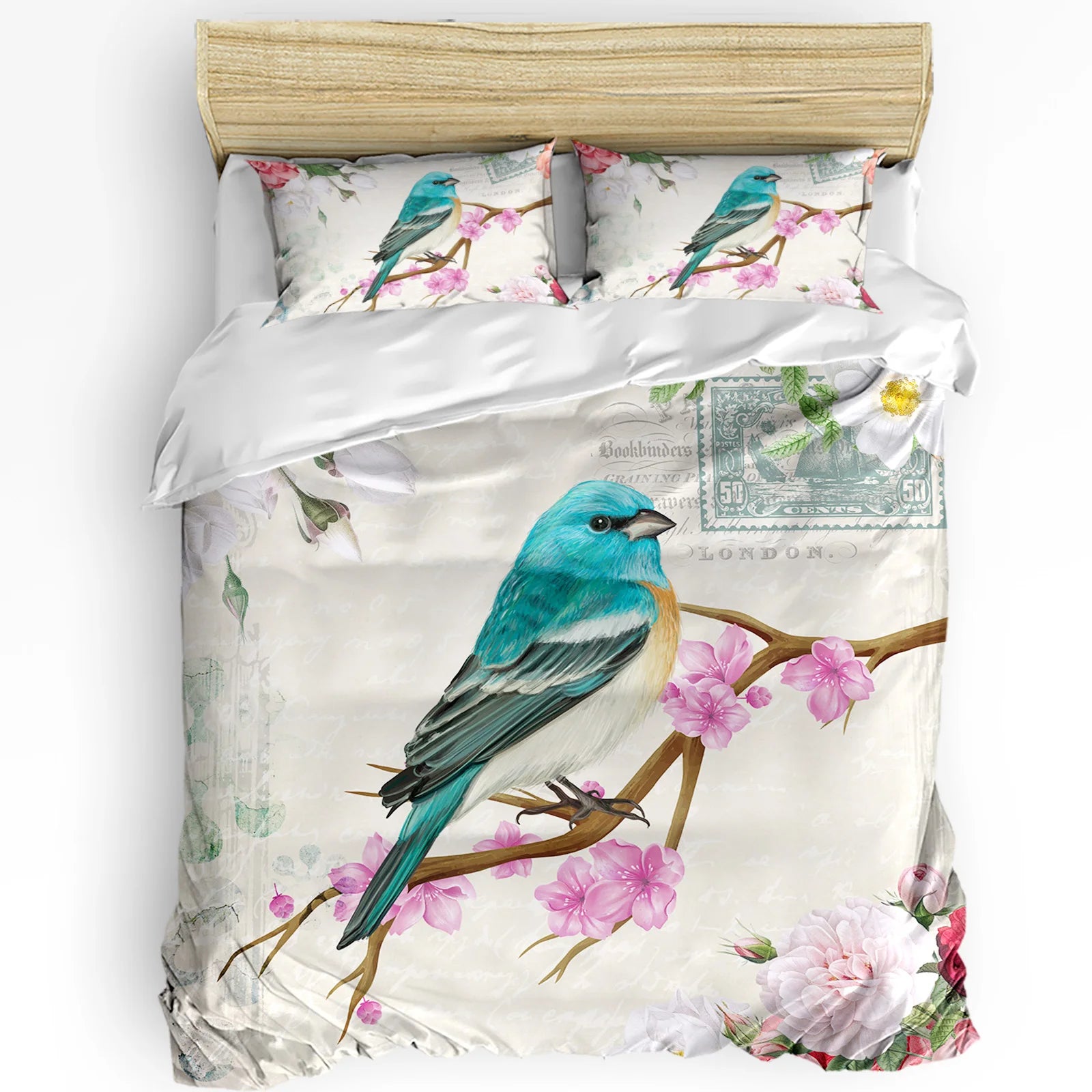 Détail motif floral et oiseaux sur housse de couette
