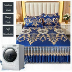 Couvre-lit bleu royal sur un lit King dans une chambre décorée
