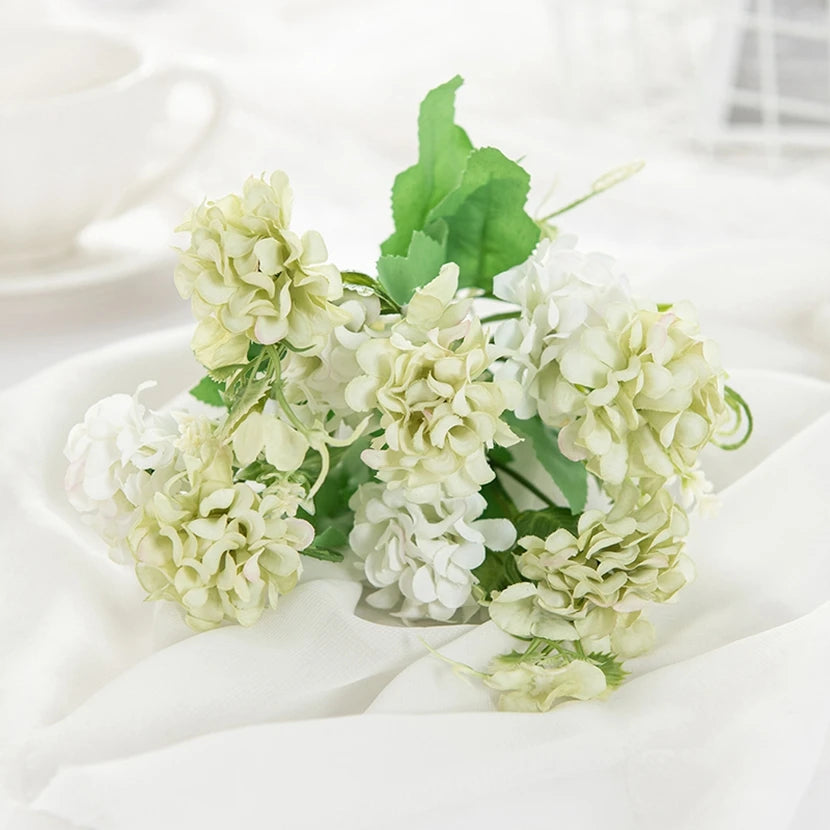 bouquet hortensia artificielle soie blanche verte décoration mariage anniversaire intérieur moderne fixe ruban