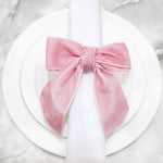 serviettes pliées velours classique élastique blanc rose rouge vert occasions spéciales noël mariage
