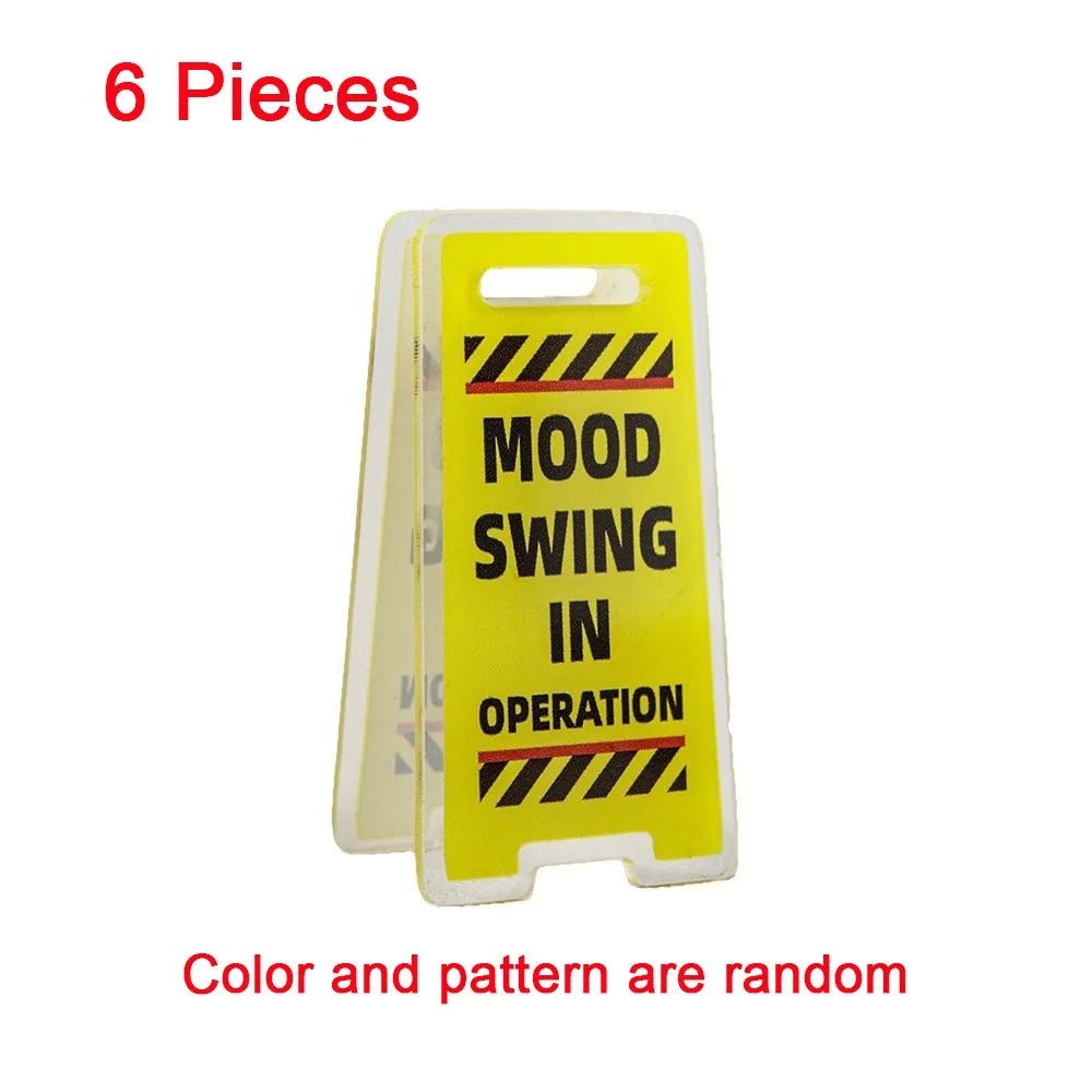 décoration panneau signalisation jaune noir rouge rayures clips transparent simple
