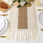 chimene table rustique tissée franges ajourées bohème beige marron assiettes blancs couverts dorés fleurs