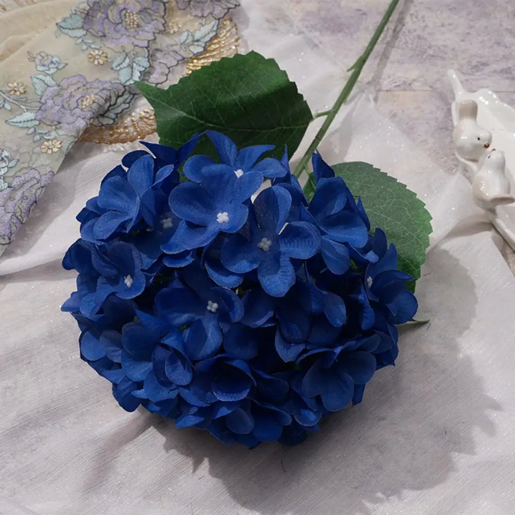 bouquet fleurs artificielles hortensias blanc bleu rose vert orange violet intérieur vintage romantique