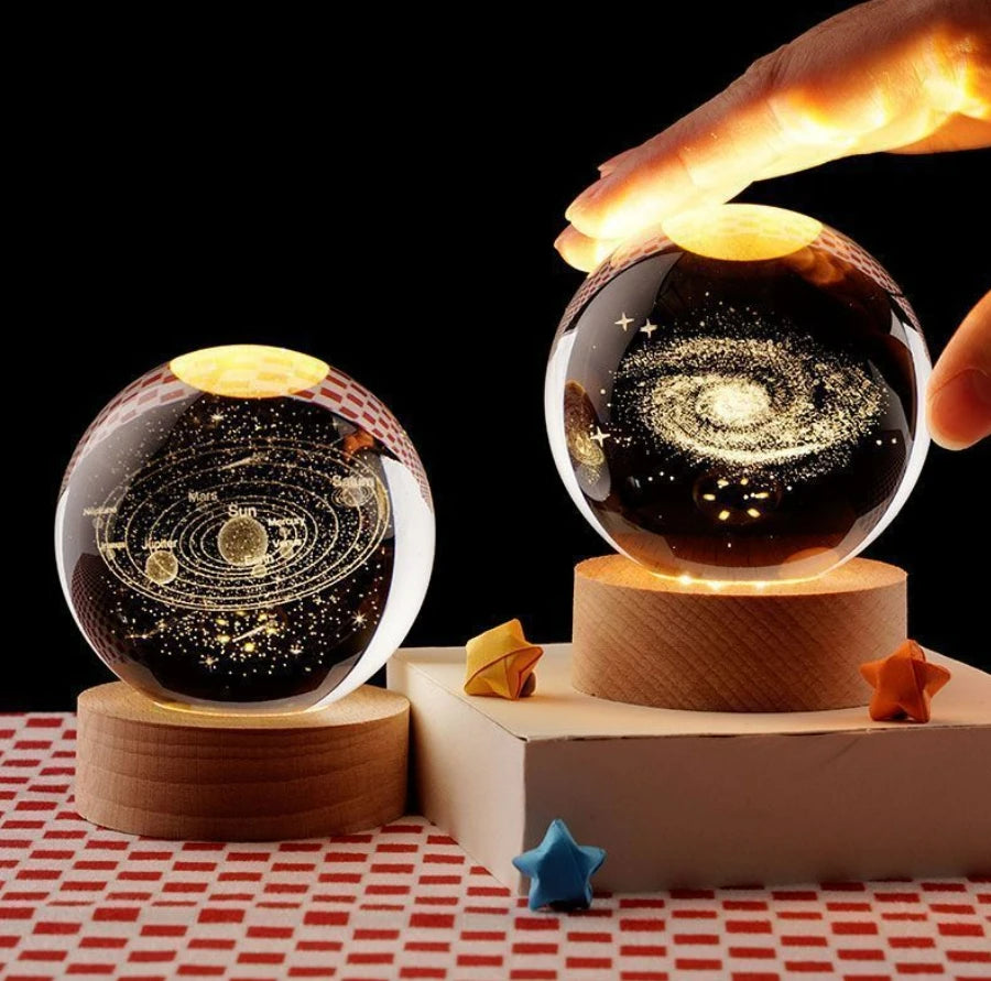 boule cristal galaxie planètes étoiles artisanat 3d base bois figurines astronaute chambre coucher veilleuse