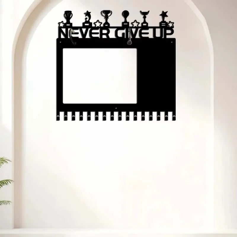 porte médailles décoration murale moderne jamais rendre numéro dossard trophées inscription noir or sportifs