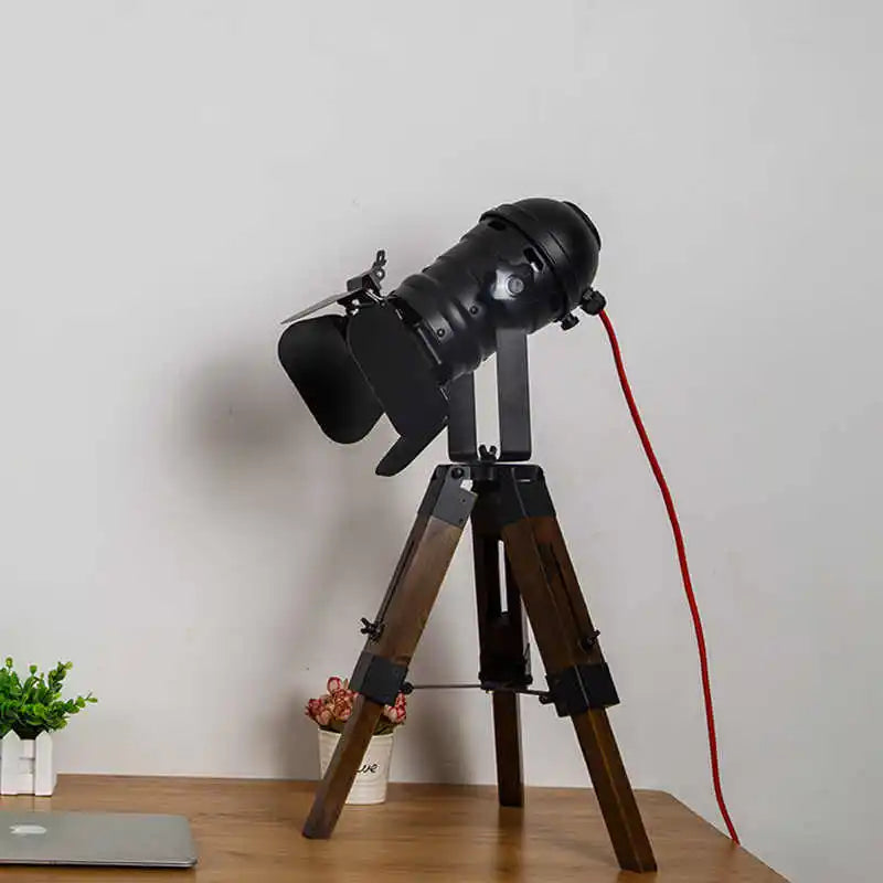 lampe sol industrielle vintage led bois naturel câble rouge interrupteur noirflux lumineux 2000 82000