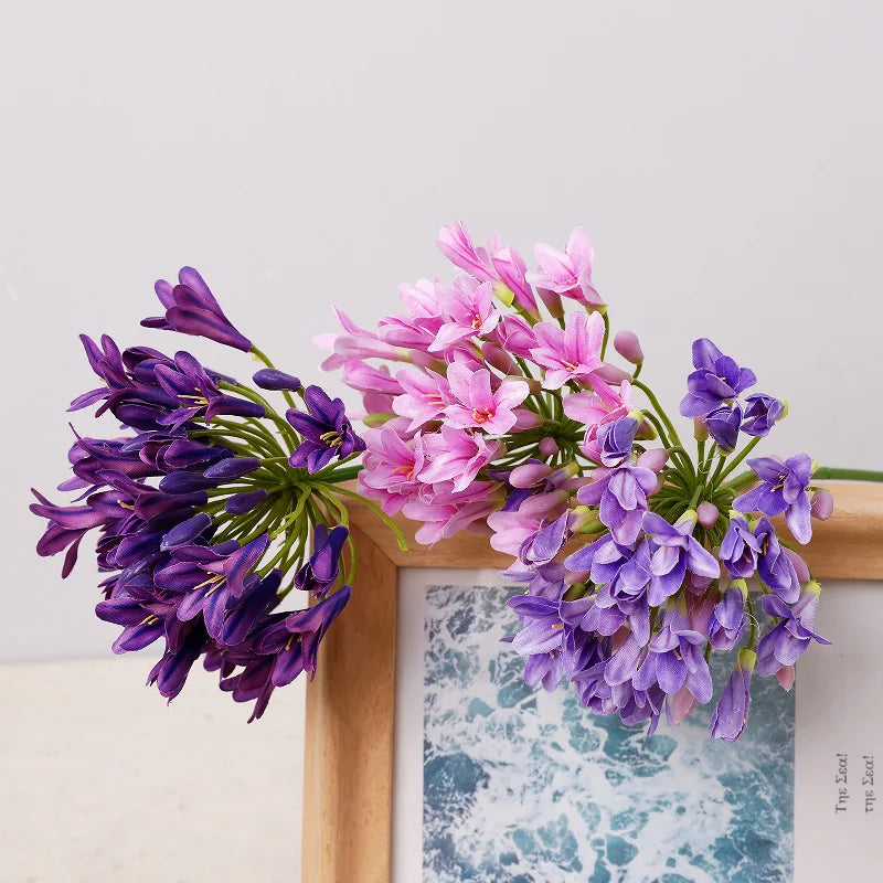 bouquet fleurs artificielles violettes roses blanches décoration intérieure mariage anniversaire moderne minimaliste