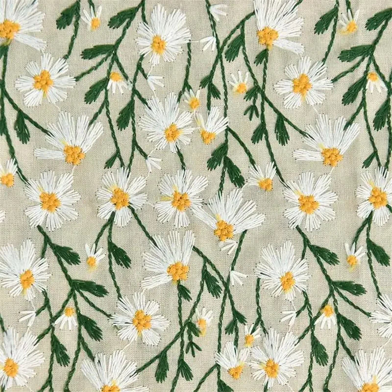 tissu brodé floral coton beige clair blanc vert jaune résistant environnement 120cm large