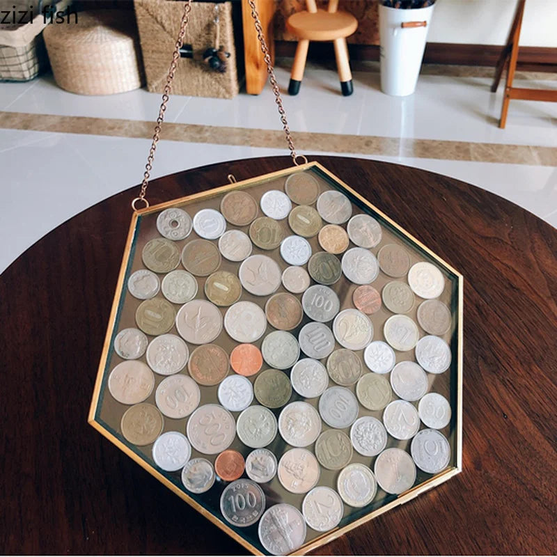 cadre photo moderne or transparent hexagonal chaîne collection monnaies photos spécimens