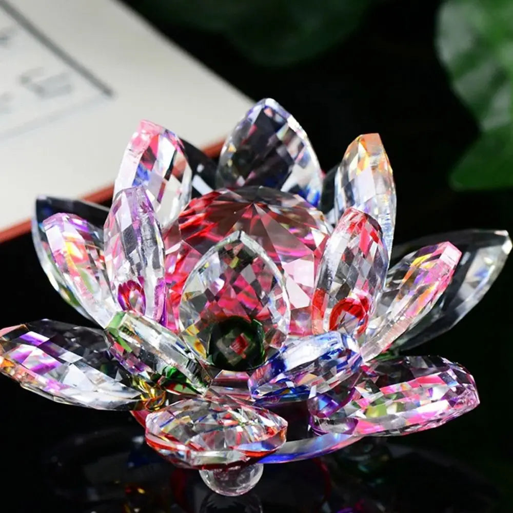 ornements lotus verre transparent rouge rose violet jaune facettes brillantes décoration zen moderne