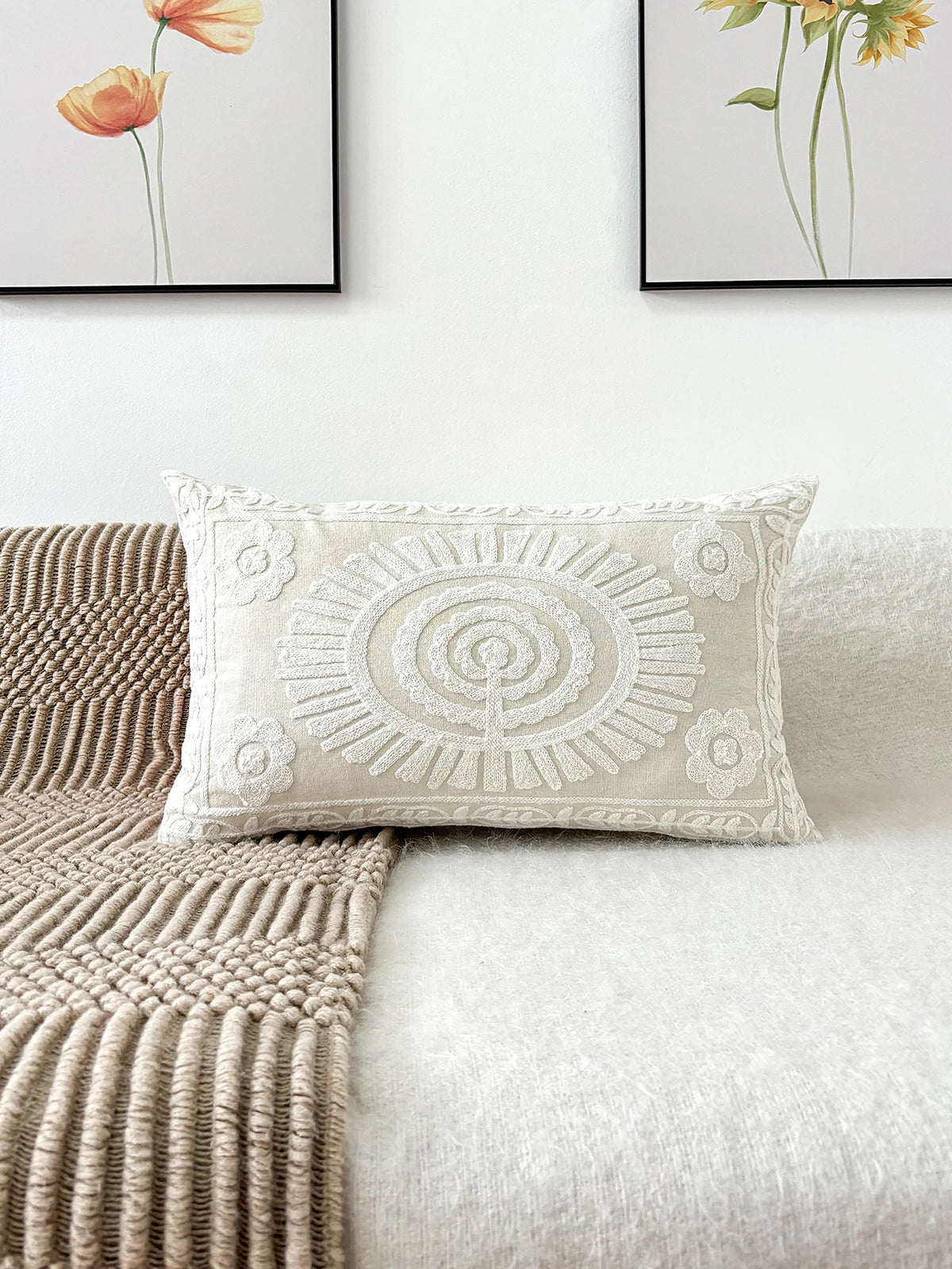 coussin polyester brodé fleurs géométrique blanc fermeture glissière décor chambre simple chic