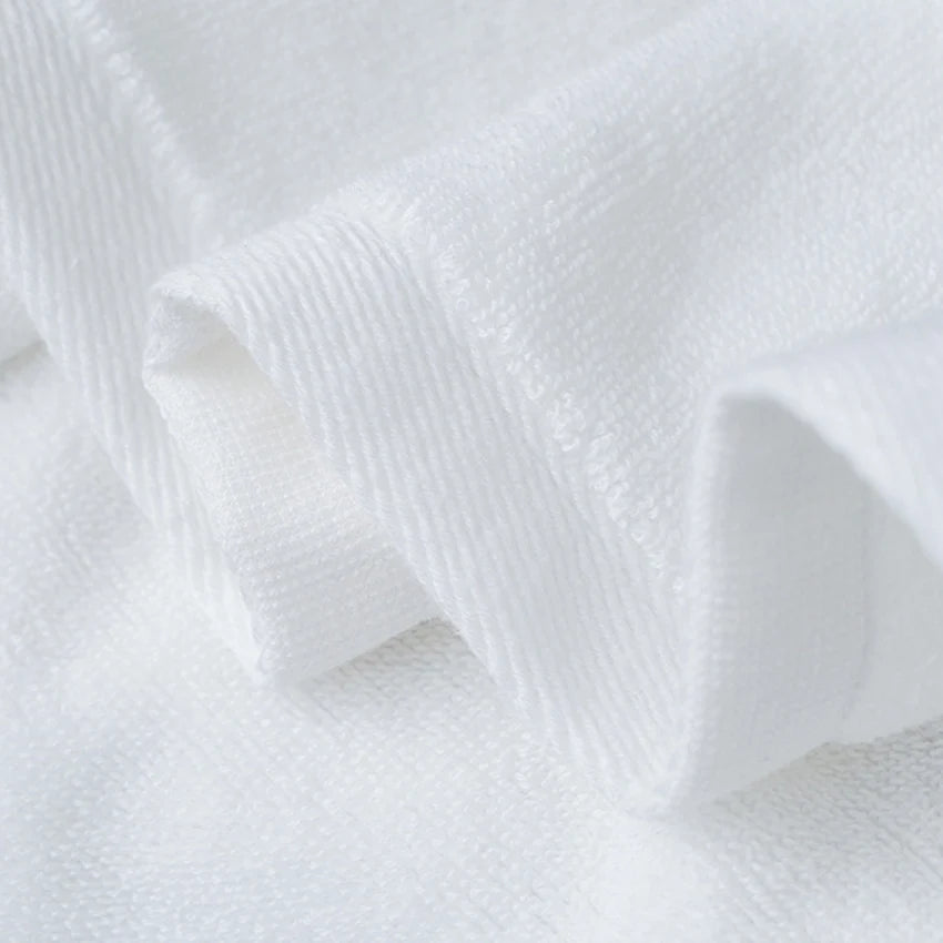 Grande serviette de bain 100x200cm dépliée montrant sa texture douce