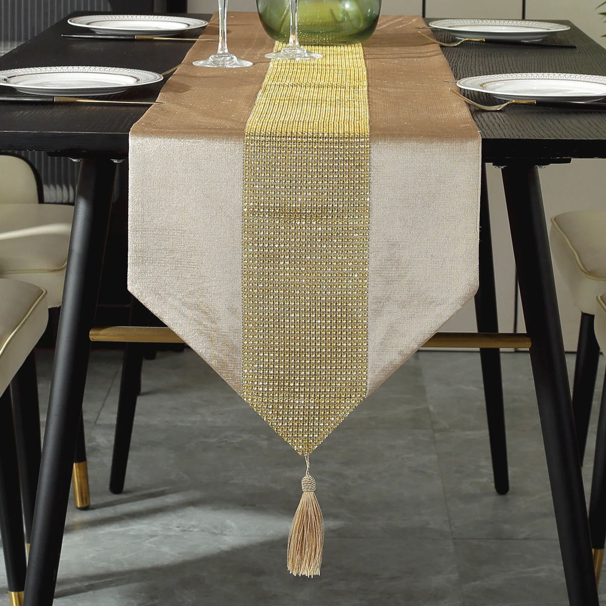 nappe décorative moderne tissu uni strass central franges couleur noir rouge or élégante table