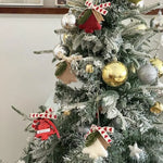 décoration noël cloche chaîne métal rouge beige blanc sequins velours tissu traditionnel merry christmas