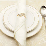 anneaux serviette or feuilles cristaux dorés élégants table festives mariage respectueux environnement