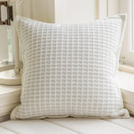 taies d'oreiller décoratives noires blanches motif fleur jacquard respectueuses environnement polyester modernes maison hospitalière