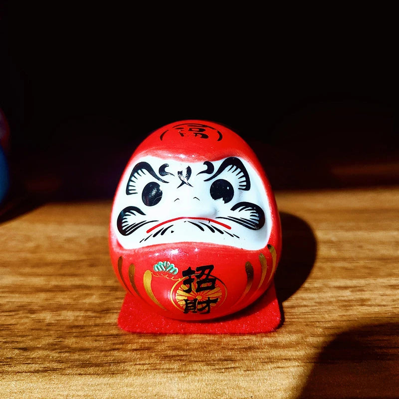 dolls japonaises traditionnelles artisanales couleurs vives yeux sourire symboles chinois ornement maison