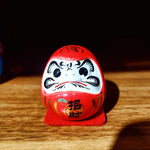dolls japonaises traditionnelles artisanales couleurs vives yeux sourire symboles chinois ornement maison