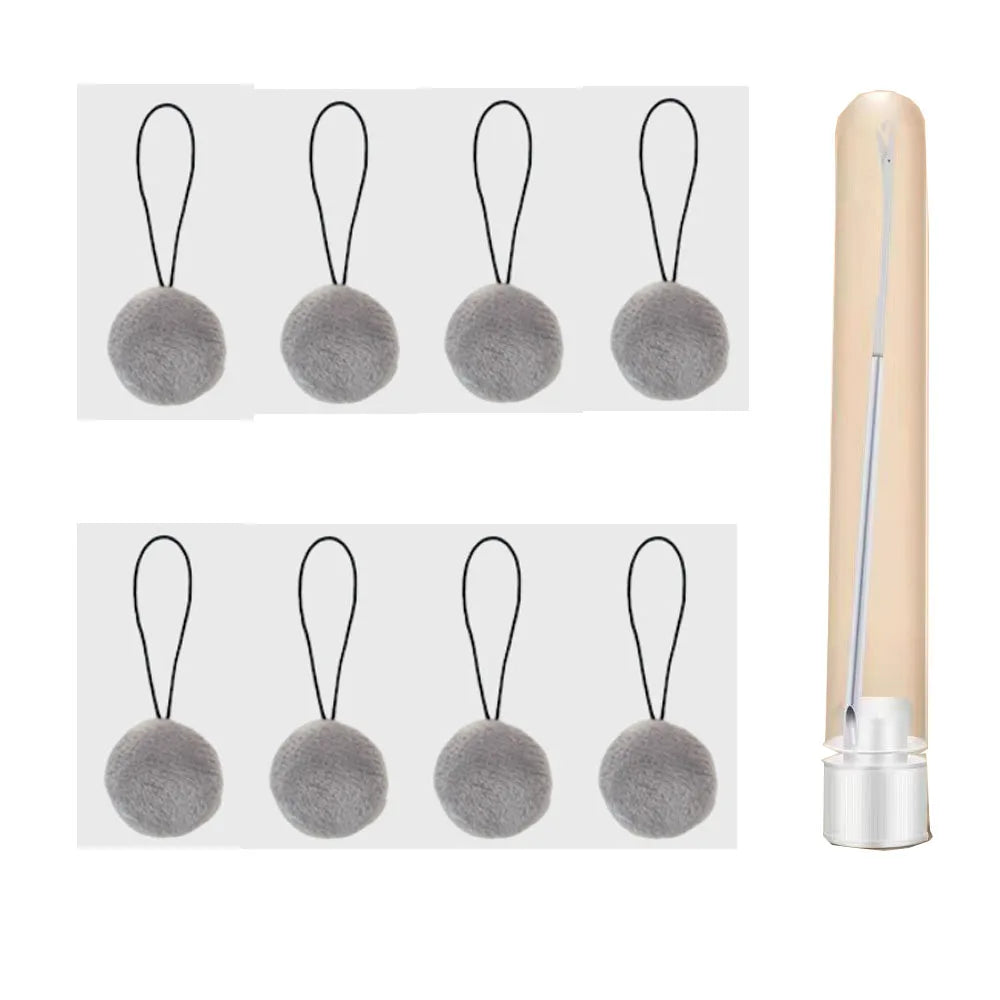 pompons décoratifs mignons bleu rose gris doux décoration chambre travail bois eyelets