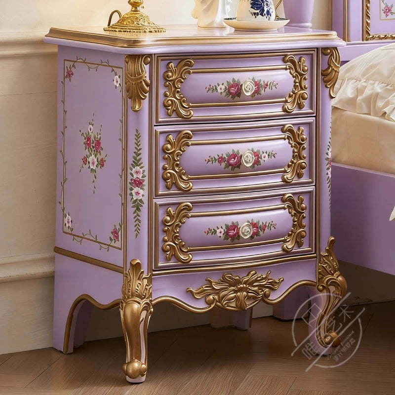 lit violet classique tête lit fleuri ornementation baroque doré chambre coucher moderne minimaliste