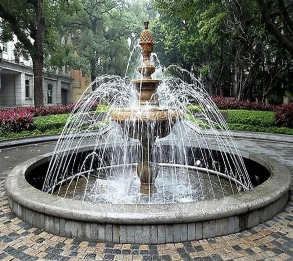 fontaine pierre sculpturale complexe gris classique bassin circulaire eau pompée sphere sommet decoration jardin