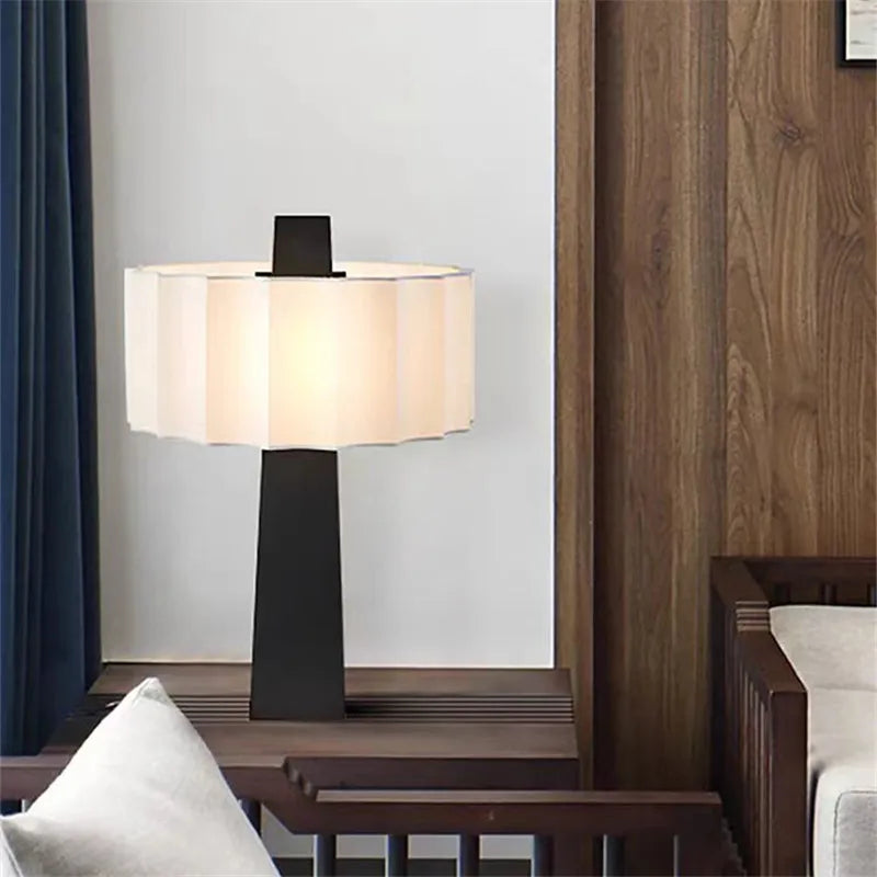 lampe table moderne noire blanche diffuseur tissu rayures horizontales