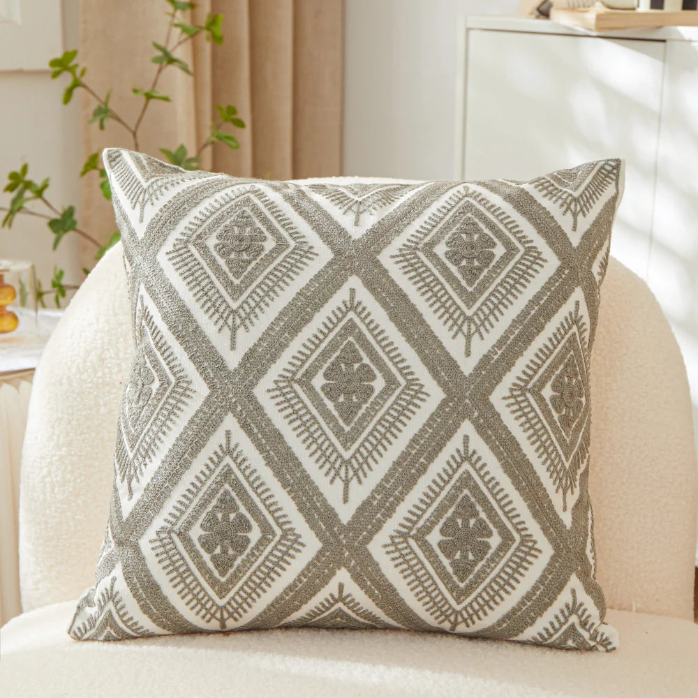 housse coussin carré brodé feuilles stylisées moderne coton polyester beige vert jaune rose fermeture