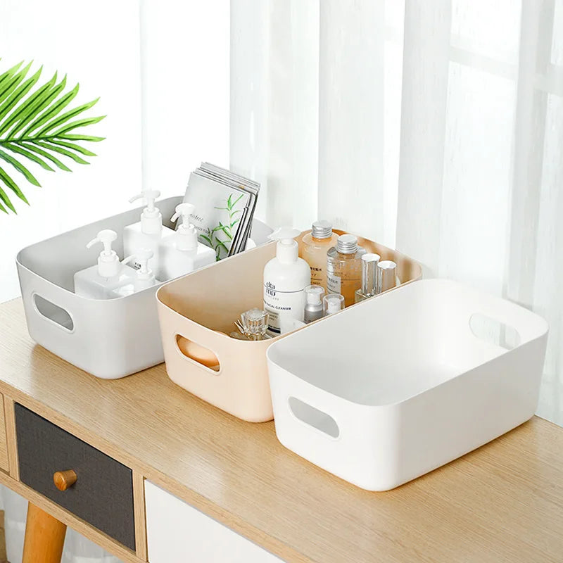 boîtes rangement réutilisables plastique blanc beige moderne minimaliste poignées intégrées chambre cuisine salle bains
