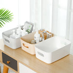 boîtes rangement réutilisables plastique blanc beige moderne minimaliste poignées intégrées chambre cuisine salle bains