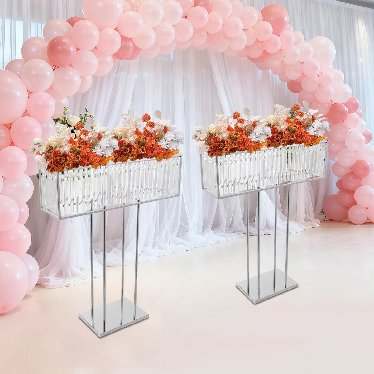 supports fleurs transparents argentés décoration événementielle moderne draperies ballons