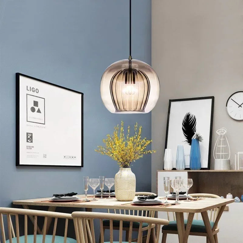 suspension lumineuse moderne cognac clair gris transparent rayures verticales ampoule g9 5w chaîne métallique