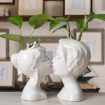 Vase tête céramique amoureux baiser blanc