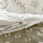 ensemble literie coton fleurs papillons blanc gris vert clair classique romantique doux confortable