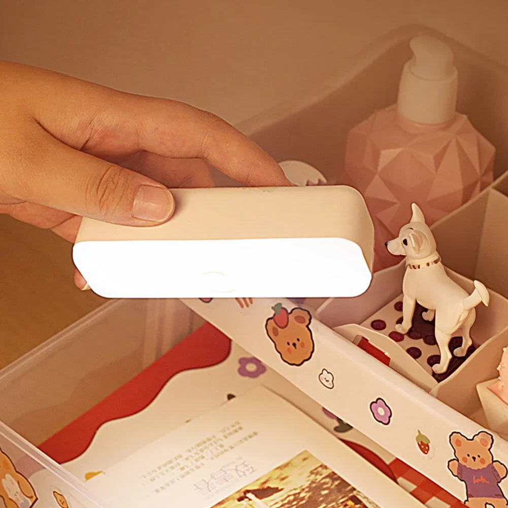 lampe led rechargeable usb aimantée veilleuse moderne blanc atmosphère rectangle chambre cuisine armoire placard