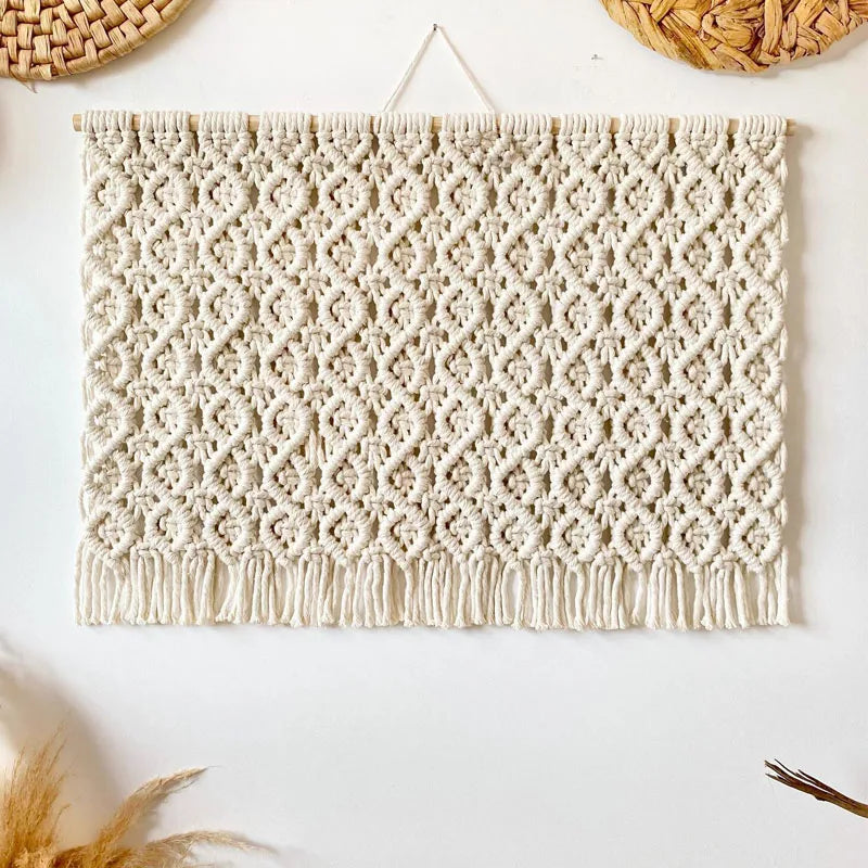 tapisserie macramé blanche motifs géométriques franges boho chic crochets bois