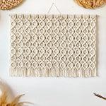 tapisserie macramé blanche motifs géométriques franges boho chic crochets bois
