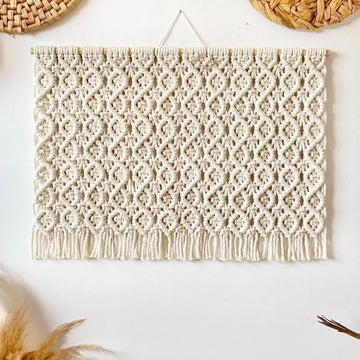 tapisserie macramé blanche motifs géométriques franges boho chic crochets bois