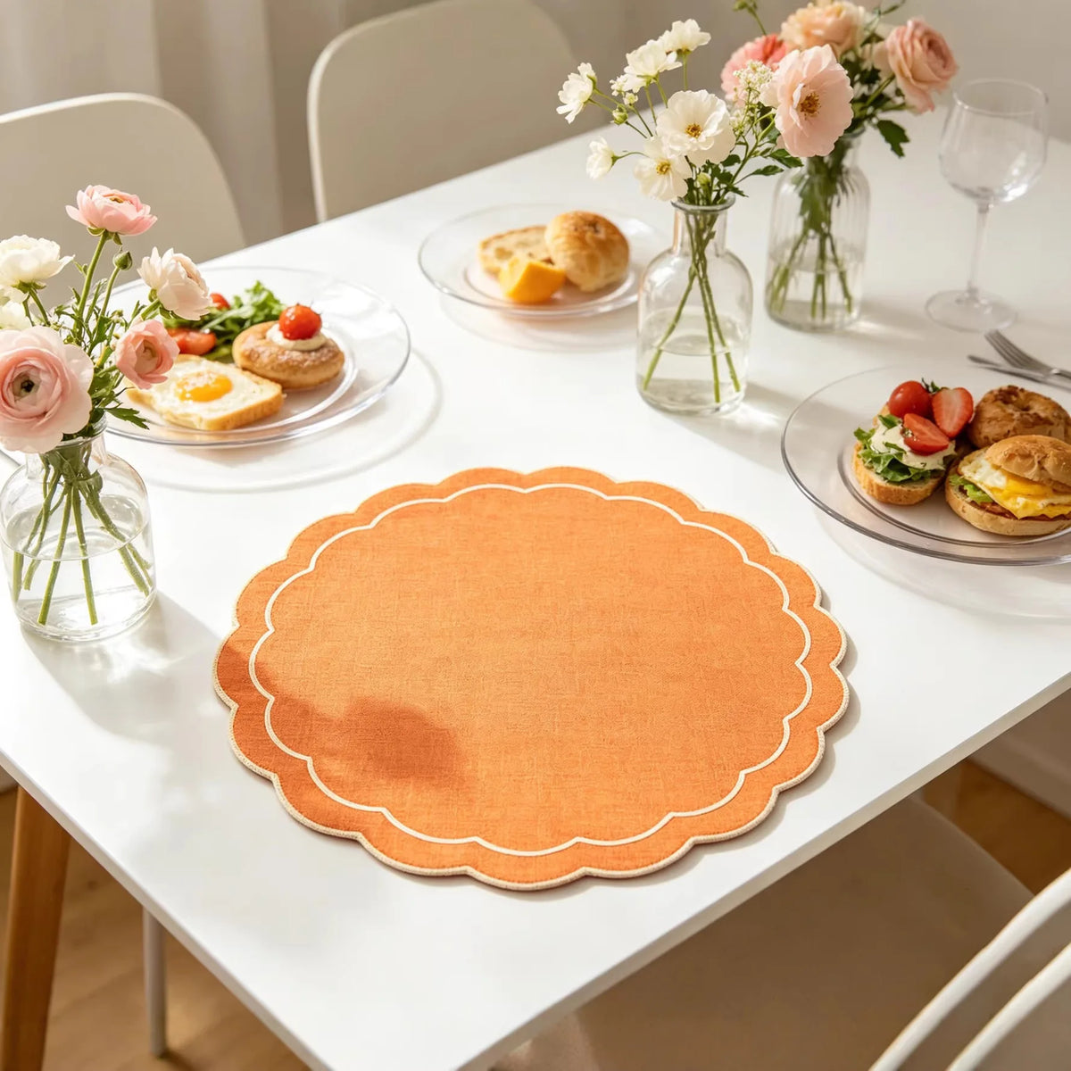 tapis table classique marron gris vert orange rouge guirlande feuilles blanches bordure dentelée 38cm