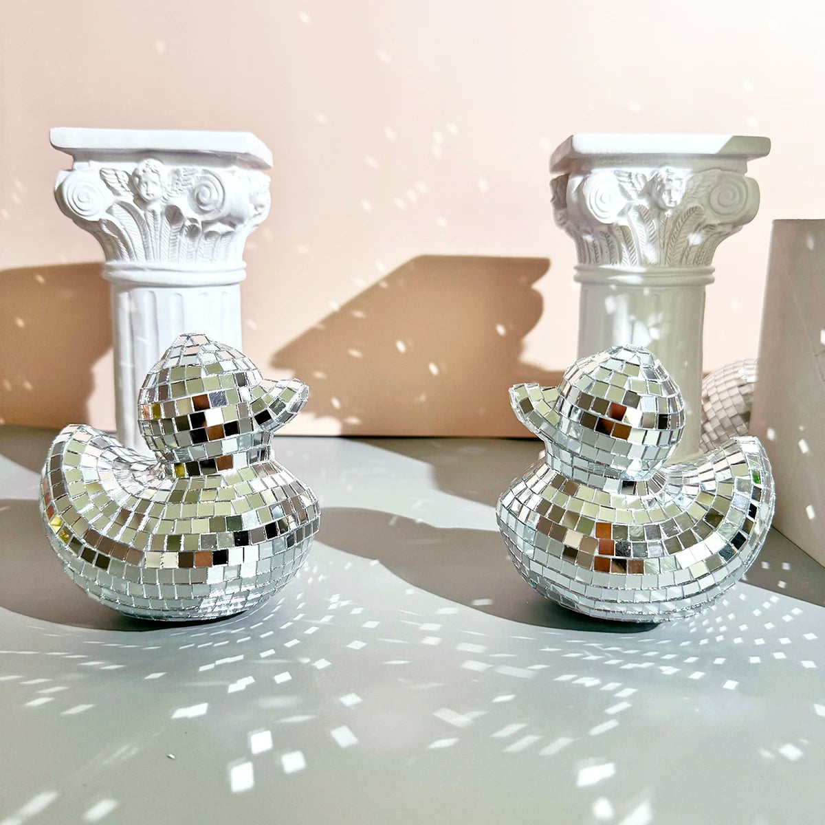 décoration intérieure canard argenté mosaïque miroirs moderne disco chambre table