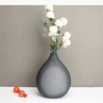 vase verre gris moderne fleurs artificielles peonies chrysanthemums decoration table decoratif arrangement floral