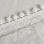 rideau broderie fine fleurs blanches transparent blancs pompons cuisine romantique français