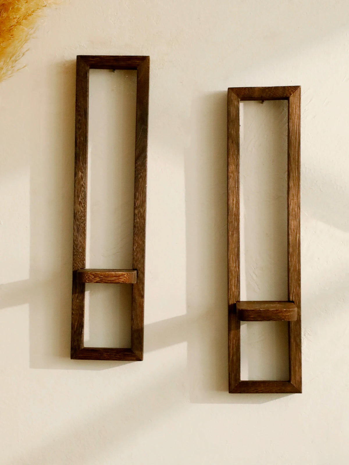 appliques murales bois marron bougeoirs modernes deco chambre salon vertical minimaliste rustique