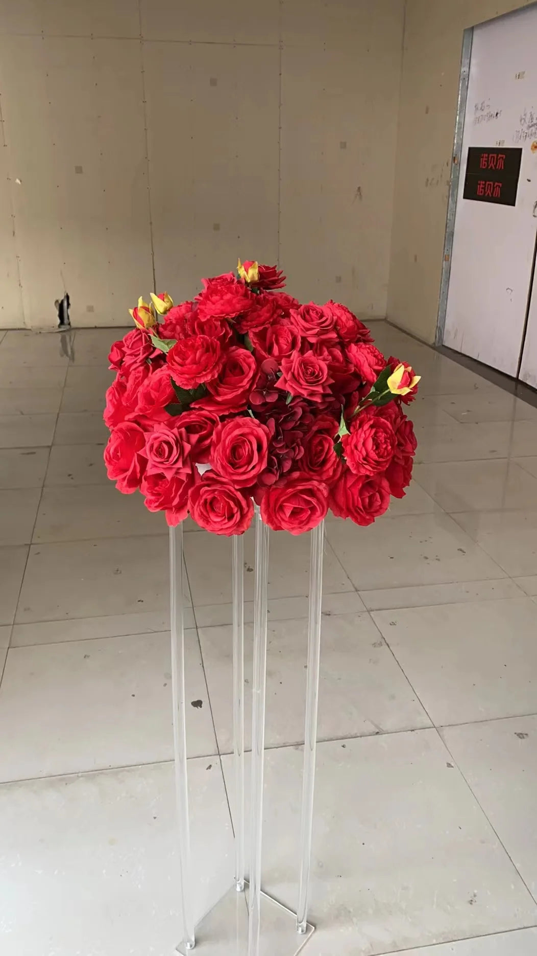 support fleurs artificielles moderne bouquet doré élégant décoration mariage tablecoration métal or rouge blanc