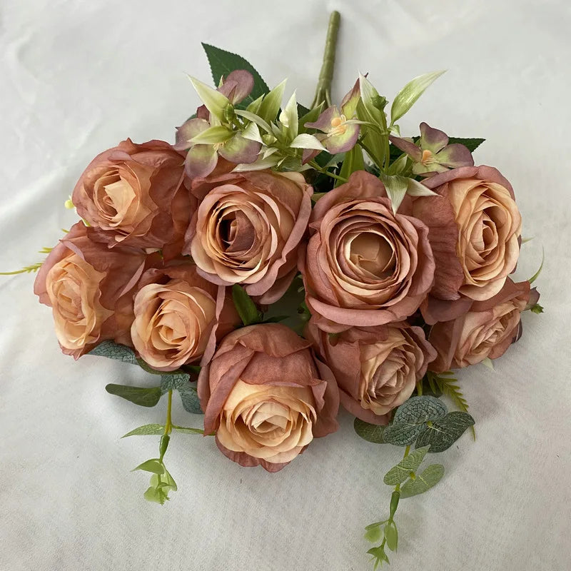 décoration maison bouquet roses artificielles couleurs variées feuilles vertes élégantes anniversaire événement