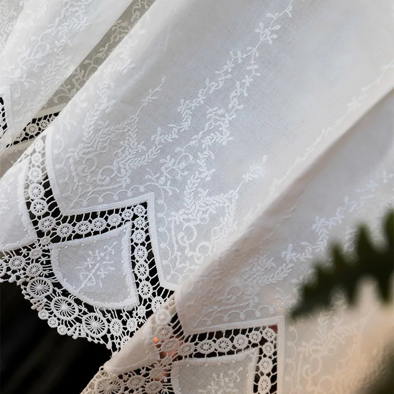 rideau blanc dentelle motifs floraux coton classique translucide décoration intérieure chambrehôtel