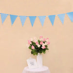 décoration fête guirlande métallisée triangles fleurs artificielles vase moderne blanc or argent
