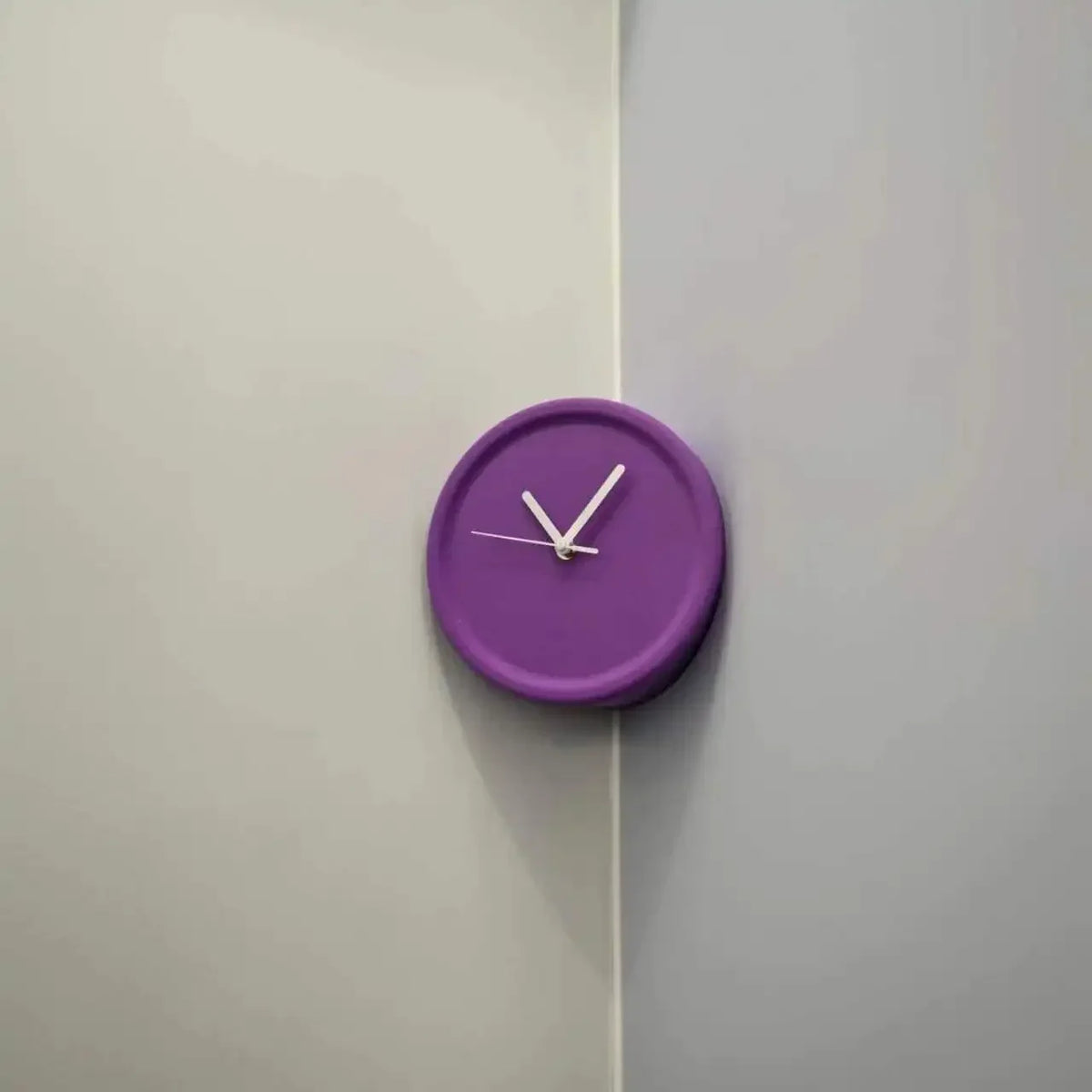 horloge murale moderne simple bleu rouge noir aiguille sans tic tac minimaliste salon