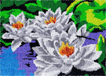 tapis broderie fleurs motifs colorés fond vert bleu laine main instructions grille