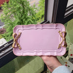 plateau rétro ornements dorés vert pastel rose blanc rouge vintage élégant clips dorés